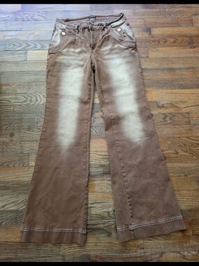 Women’s Flare Jeans in Distressed Brown